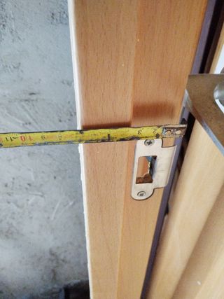 Puerta maciza abren a derecha