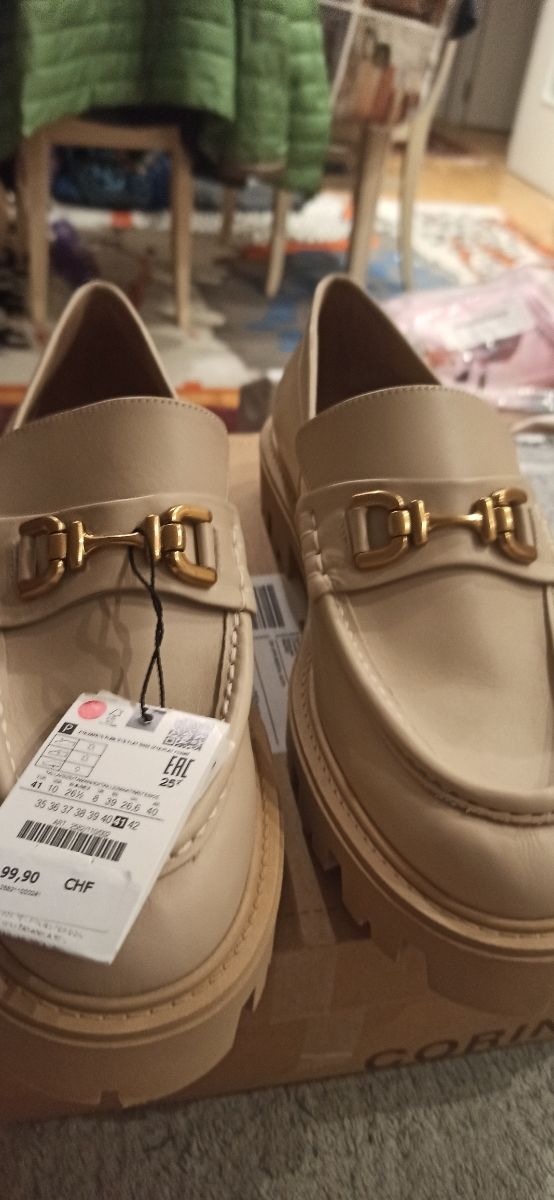 Chollo Mocasines piel mujer 41 Zara a estrenar