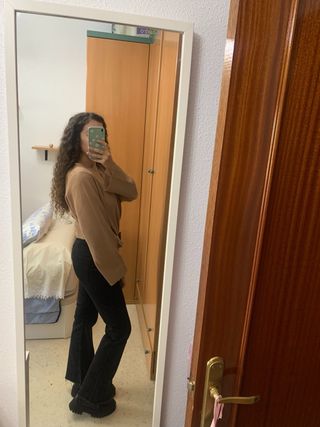 Pantalón recto negro de Zara