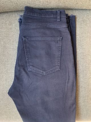 Pantalón recto negro de Zara