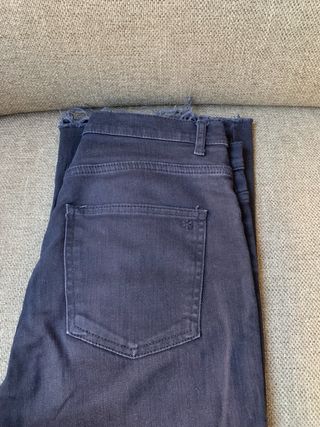 Pantalón recto negro de Zara