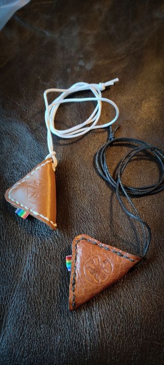 portachiavi e o collane porta plettri chitarra