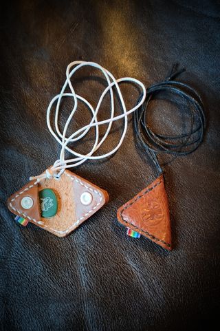 portachiavi e o collane porta plettri chitarra