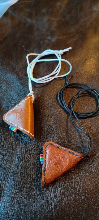 portachiavi e o collane porta plettri chitarra