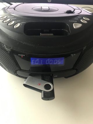 Radio CD/USB y iPod Dock