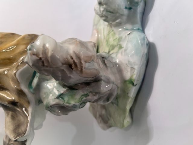 Statua in ceramica di donna scalza di Bertolotti