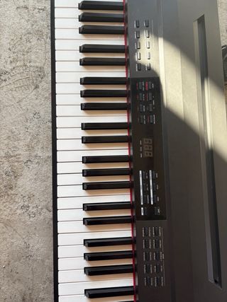 Piano Teclado con pedal incluido