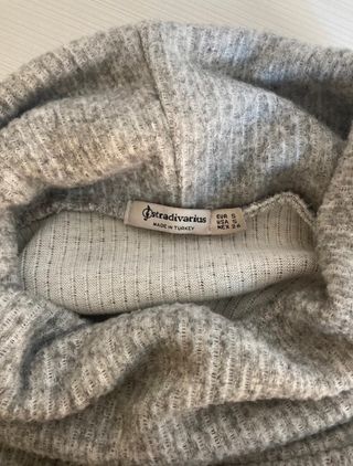 Jersey gris cuello alto Stradivarius