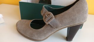 Zapatos de piel color rata con tacón