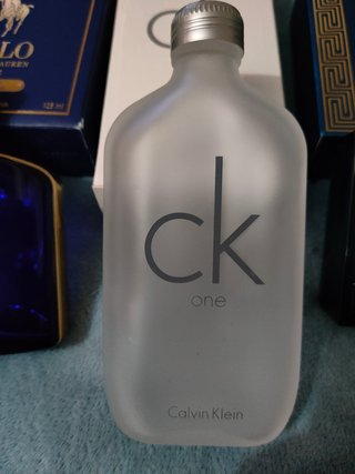 Se venden botes perfumes hombre vacios
