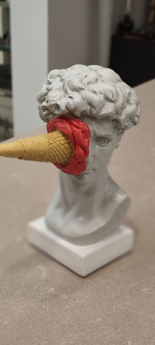 Statua David Michelangelo con gelato Frozen david