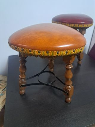 Taburete vintage de madera y cuero