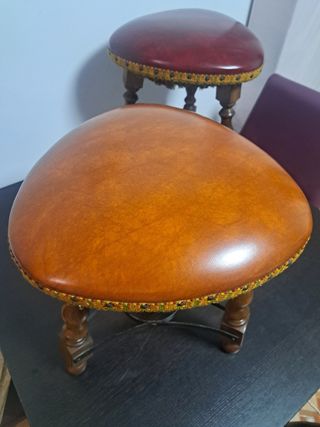 Taburete vintage de madera y cuero