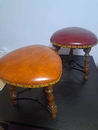 Taburete vintage de madera y cuero