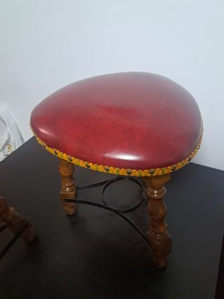 Taburete vintage de madera y cuero