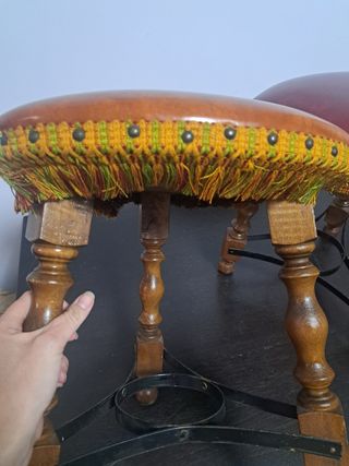 Taburete vintage de madera y cuero