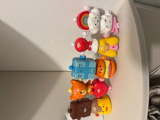 10 muñecos wizies + juguete de nuve