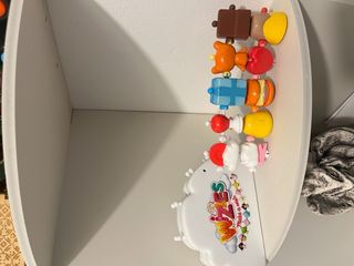 10 muñecos wizies + juguete de nuve