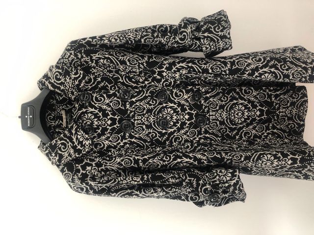 chaqueton con estampado en blaco y negro