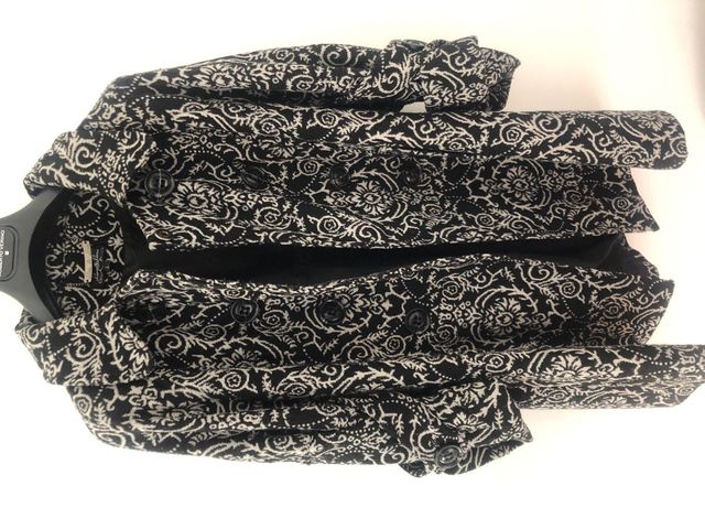 chaqueton con estampado en blaco y negro