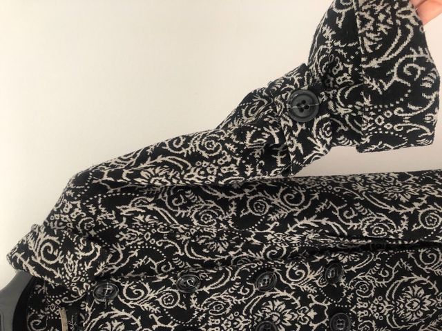 chaqueton con estampado en blaco y negro