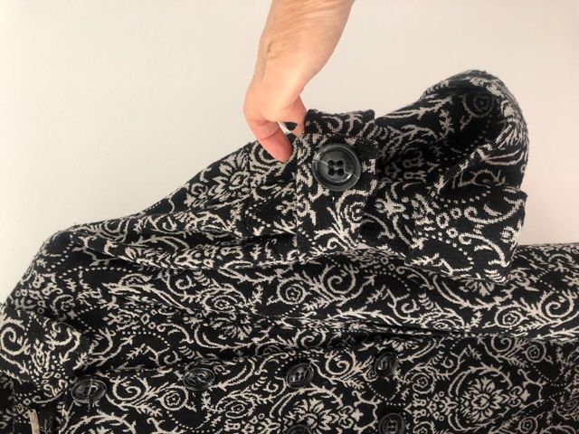 chaqueton con estampado en blaco y negro