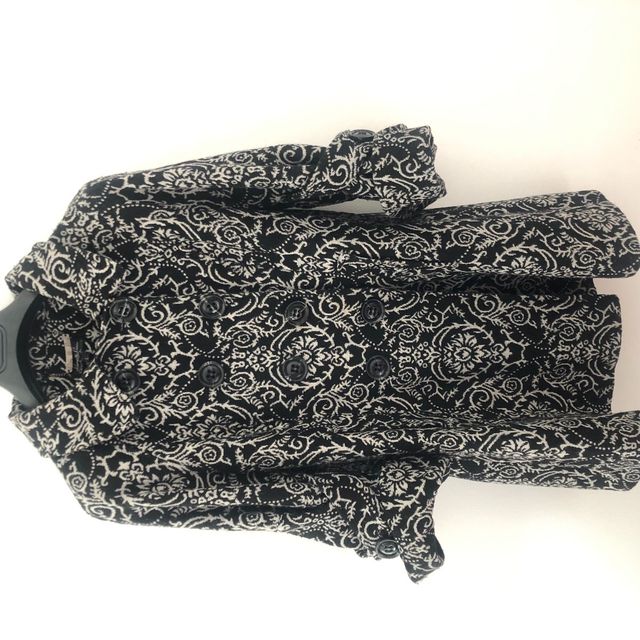 chaqueton con estampado en blaco y negro