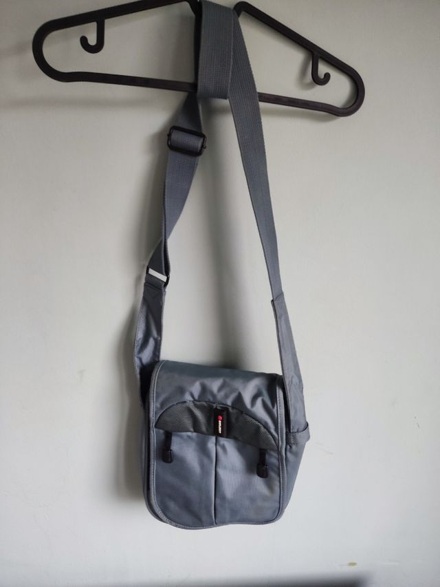 Bolso Delsey unisex bandolera azul muchos bolsillo