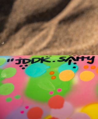 Tabla de surf JDDK pintada por El Xupet Negre