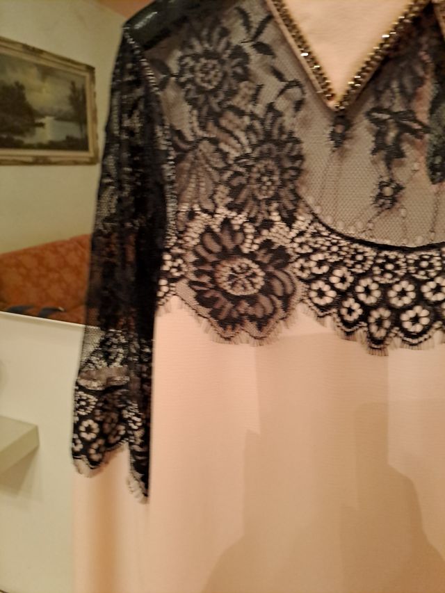 Blusa rosa e nera con pizzo