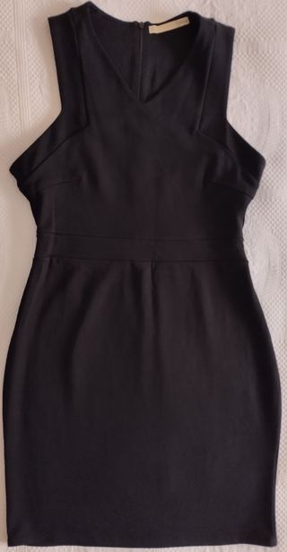 Vestido negro entallado de Sfera 