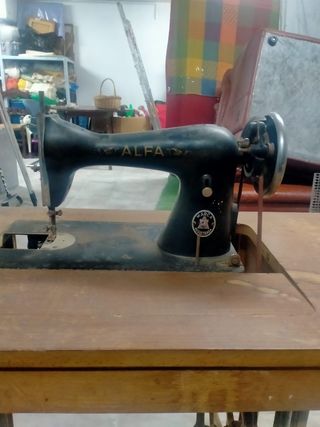 Maquina cocer antigua Alfa