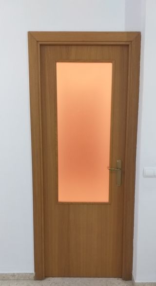 PUERTA DE PASO DE MADERA CON CRISTALERA