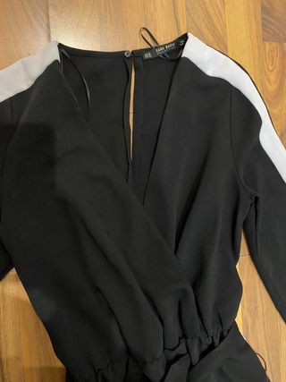 Mono negro con lineas blancas zara 