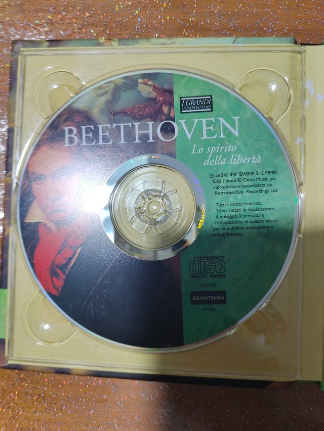 Compact disc di Ludwig Van Beethoven con manuale