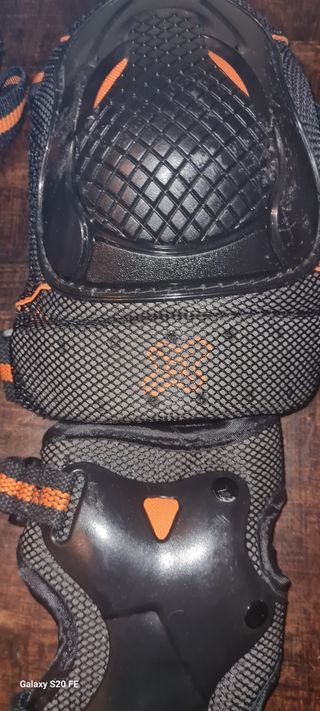 Rodilleras y muñequeras para ir en patines o bici