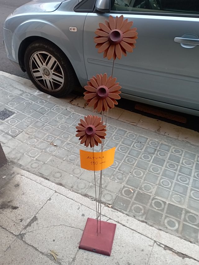 Adorno flores de madera.