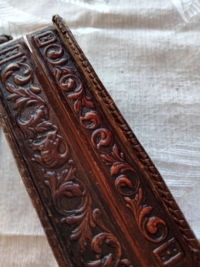 Escribanía antigua cuero repujado restaurado