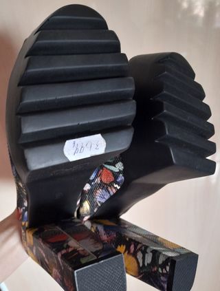 Plataformas estampadas. Talla 37