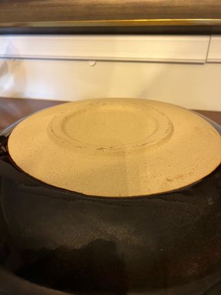Plato japonés con pie madera maciza
