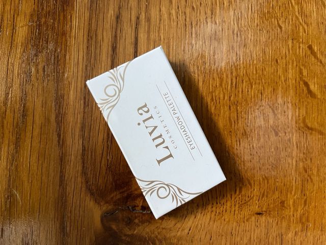 Luvia eyeshadows palette