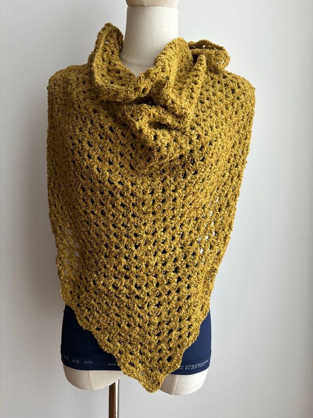 Sciarpa triangolare in ciniglia