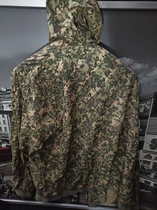 Nike cortavientos camuflaje