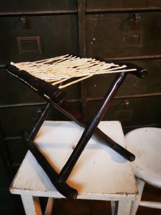 Taburetes. Precio unidad 40.