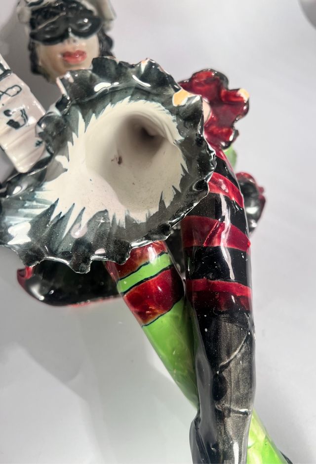 Statua in ceramica di maschera di Mazzotti