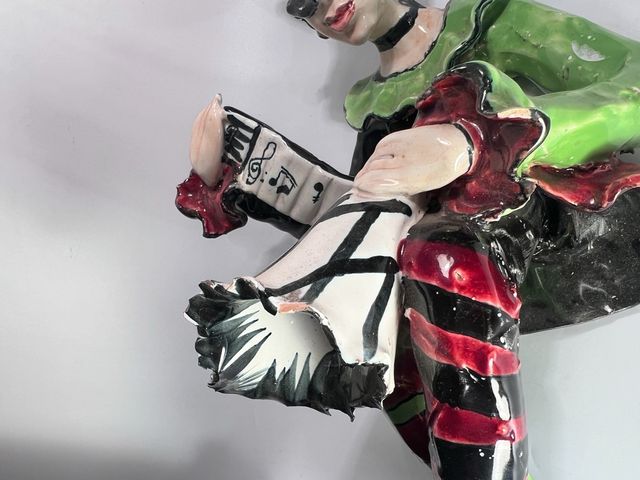 Statua in ceramica di maschera di Mazzotti