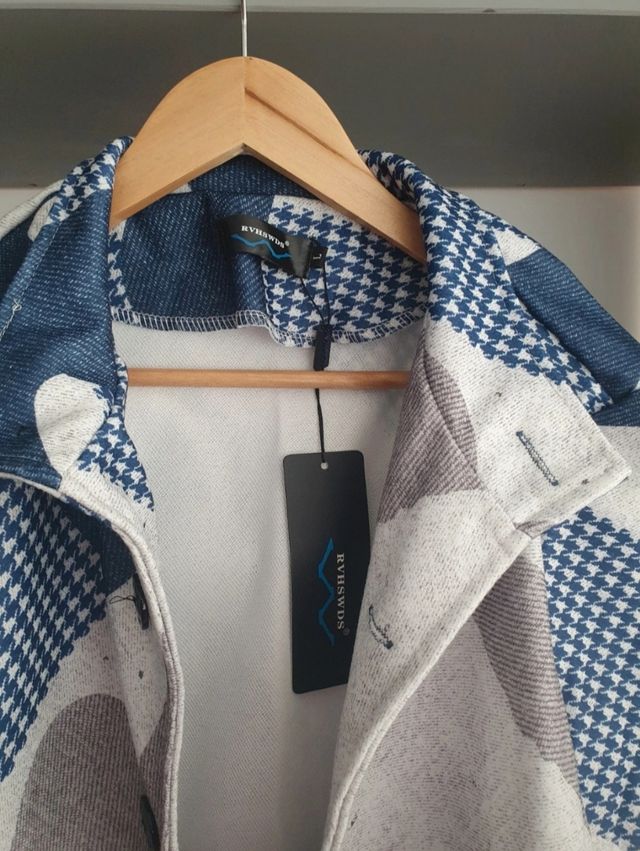 Abrigo ligero nuevo con etiquetas