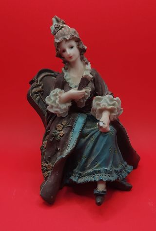 FIGURA PORCELANA DAMA EN SILLON C4