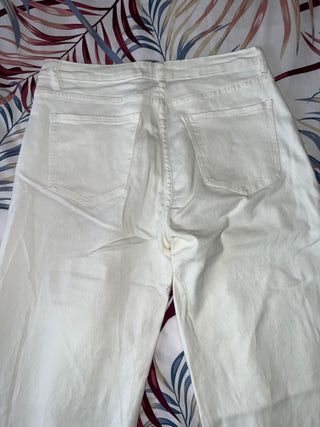 Espectacular vaquero ancho blanco