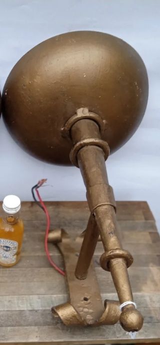 Lampada a torcia antica in ghisa forgiata